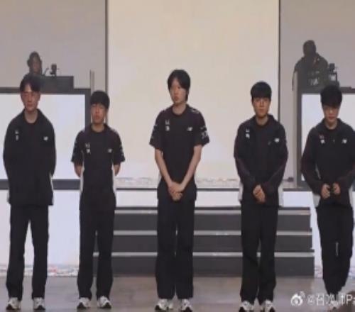 爆料人：以结果来看KT变阵的决策确实愚蠢BDD也头晕了为啥续约呢