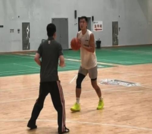 早日回归！高诗岩社媒晒训练视频：努力重新回到球场ing