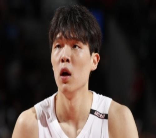 媒体人：后卫上得越勤快对杨瀚森是好事第3中锋每场都有机会上场