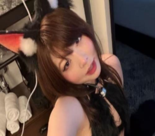 英文流解说Kitty分享照片：meow.