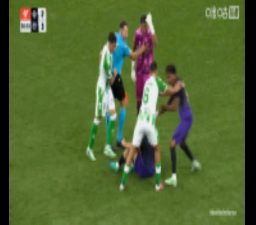 Goal：裁判报告称伯纳尔连续两次头撞亚马尔，可能被至少禁赛4场