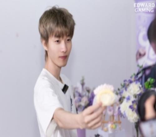 经纪人：Leave处境不算乐观大菠萝和aiming都有被LPL找和有意向