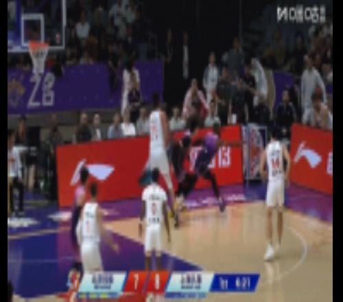 翻江倒海！麦基制霸内线连续暴扣帮助球队占据主动