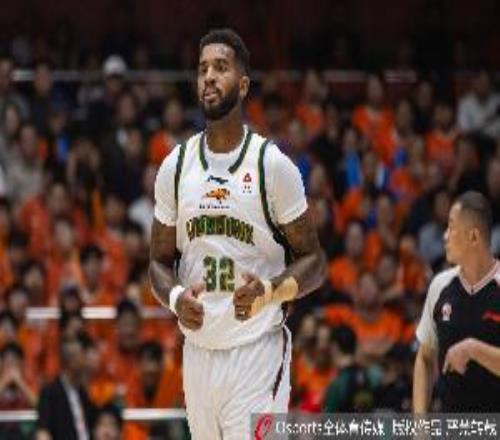 媒体人：青岛男篮明晚主场迎战辽宁限制克里斯发挥是取胜关键