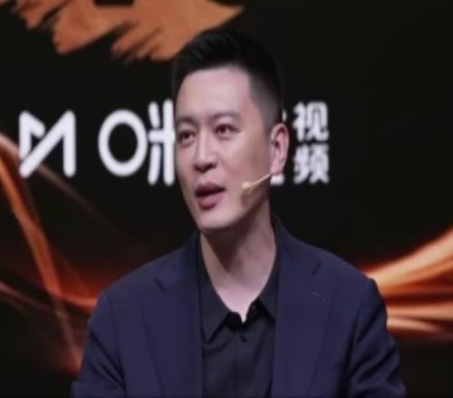 连场解说！杨鸣揭幕战至今每天1场解说任务不当教练仍高强度工作