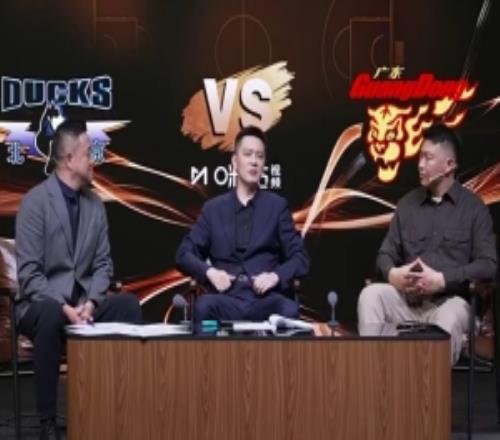 杨鸣：广东阵容风格变很多三名外援与此前杜锋治下风格差别很大