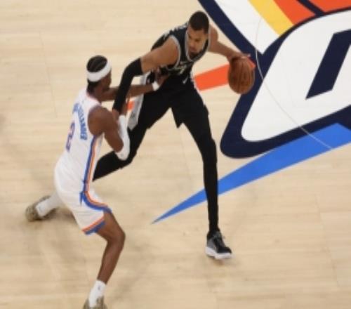 萧华：文班和亚历山大都在不断进步他们为NBA贡献了很多