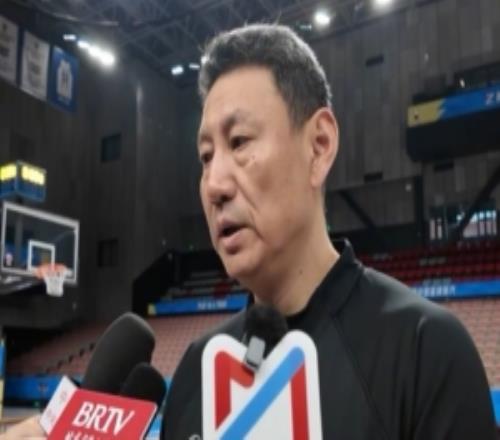 李楠：外援适应CBA都有个过程我们也相信沃特斯能尽快适应