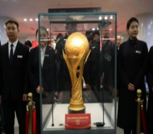 首届东北超冠军奖杯回归长春历史文化博物馆，面向公众开放展出