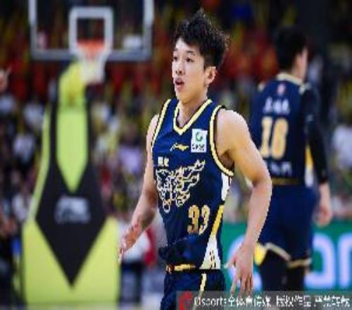 小伙子打得真不错！杨溢半场替补11分钟5中4&三分2中2砍下12分